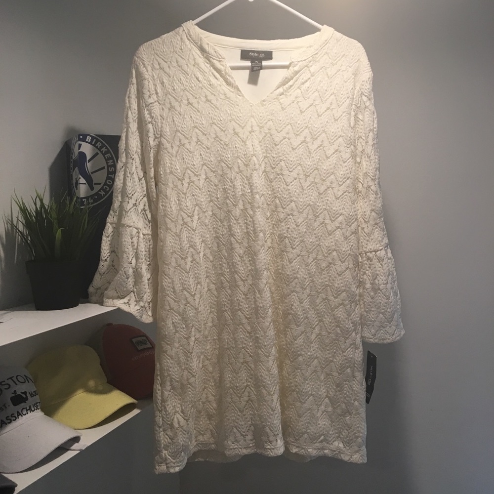 Dress- flowy and lace